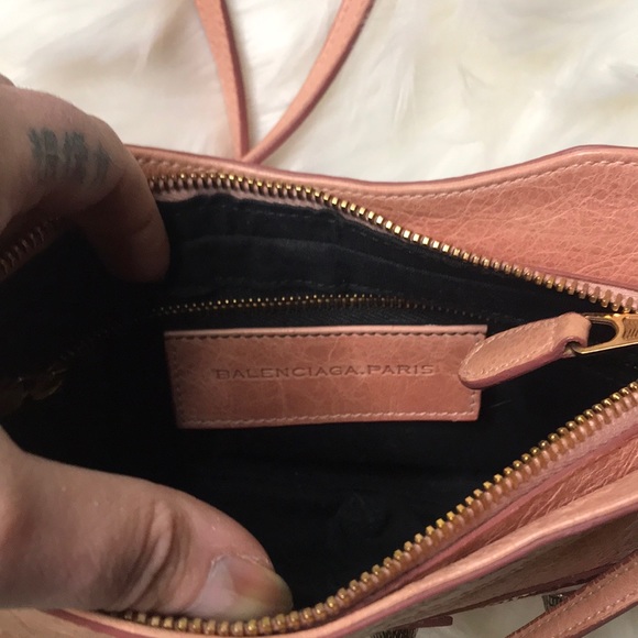 Balenciaga Pink leather and rose gold crossbody 100% Authentic - Picture 3 of 3